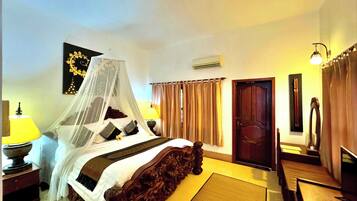 Junior Suite, Balcony | Premium bedding, pillow-top beds, minibar, in-room safe