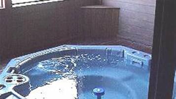Indoor spa tub
