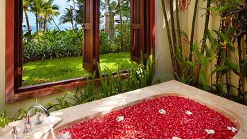 Presidential Suite, 2 Bedrooms | Bathroom | Hair dryer, bathrobes, slippers, towels