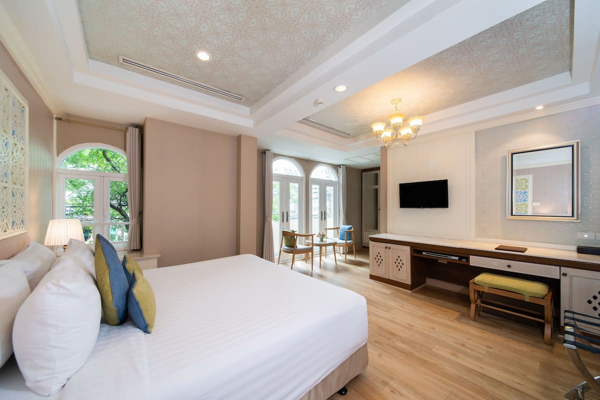 In-room safe, blackout curtains, soundproofing, free WiFi