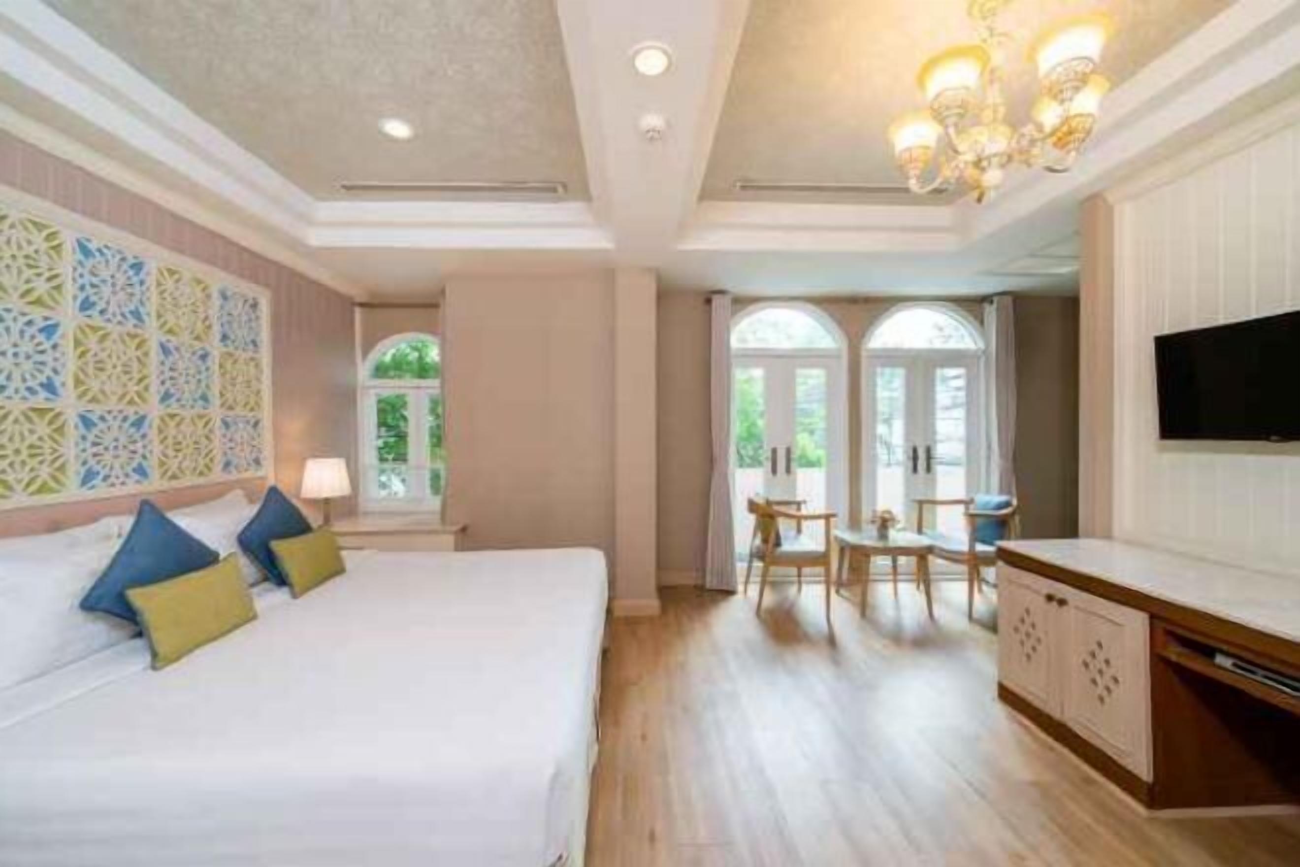 In-room safe, blackout drapes, soundproofing, free WiFi