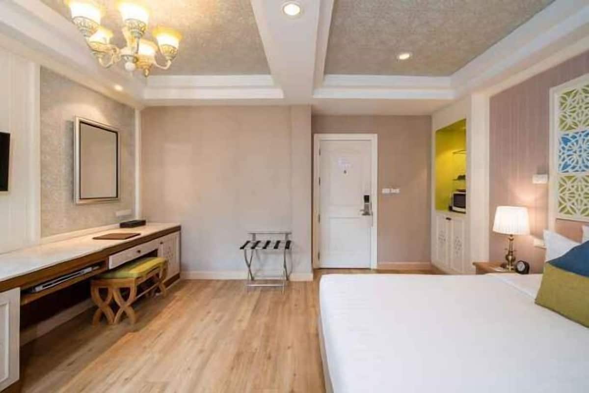 Caja de seguridad en la habitación, cortinas blackout y insonorización