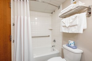 客房 | 办公桌、遮光窗帘、熨斗/熨衣板、免费 WiFi