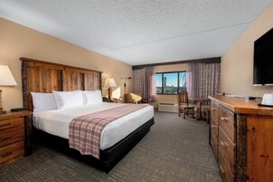 Classic Oda, 1 En Büyük (King) Boy Yatak | Masa, güneşlik/perde, ütü/ütü masası, ücretsiz kablosuz İnternet 