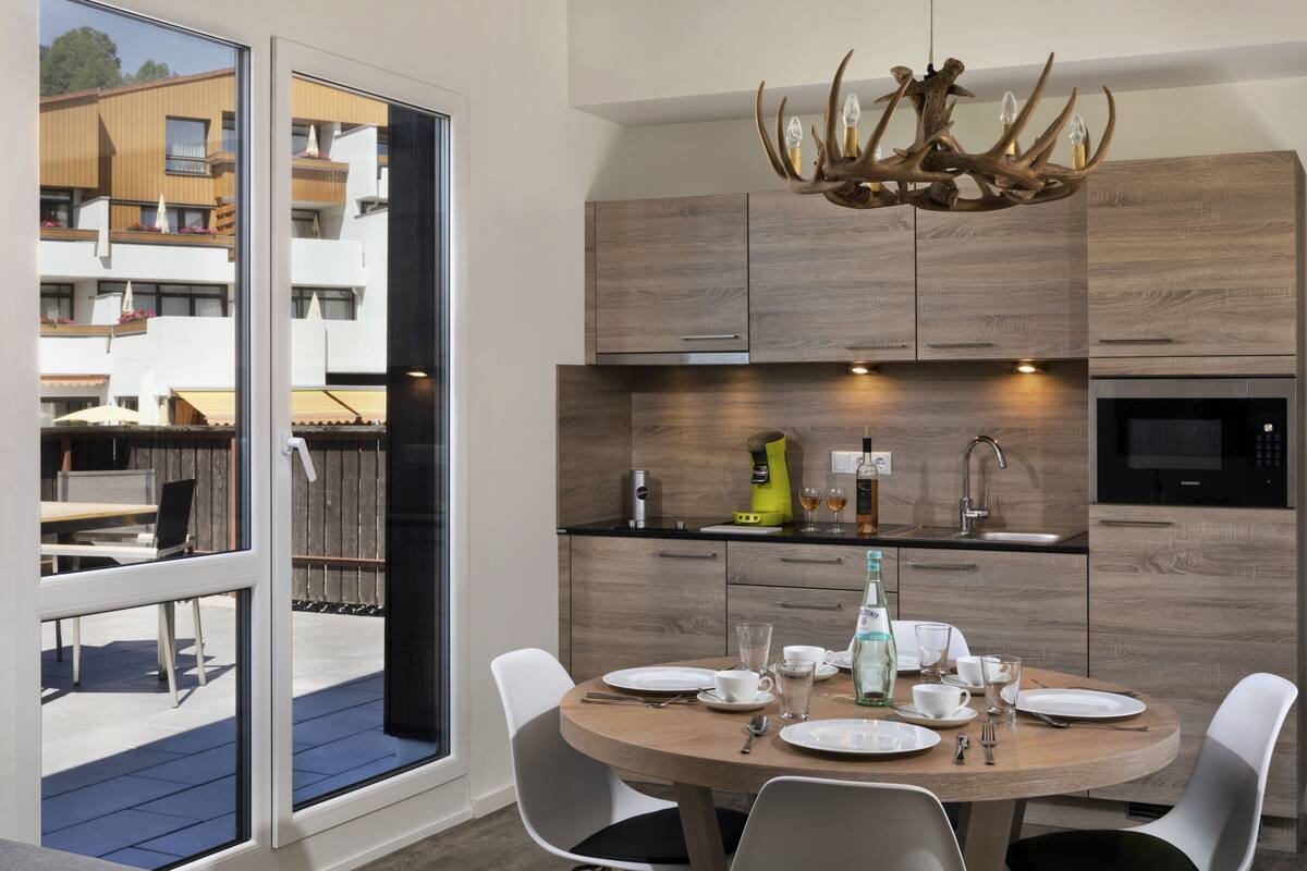 deluxe apartment | in-room dining