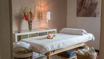 Classic Apartment, 1 Bedroom | Treatment room | Couples treatment room(s), body treatments, aromatherapy