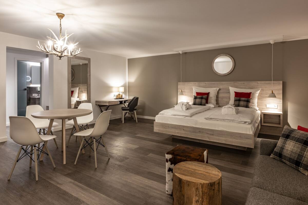 deluxe studio | 1 bedroom, premium bedding, pillow-top beds, free minibar