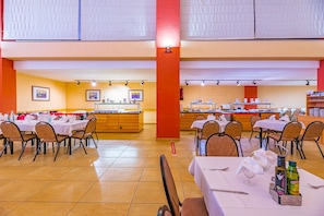 Breakfast, lunch, dinner served; international cuisine
