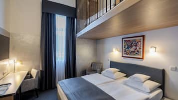 Loft Keluarga, Beberapa Tempat Tidur | Seprai premium, selimut bulu angsa, bantalan ekstra lembut, dan minibar