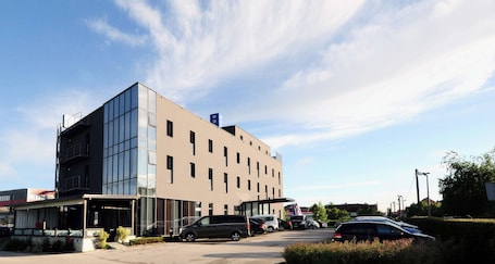 Exterior. Best Western Airport Hotel Stella