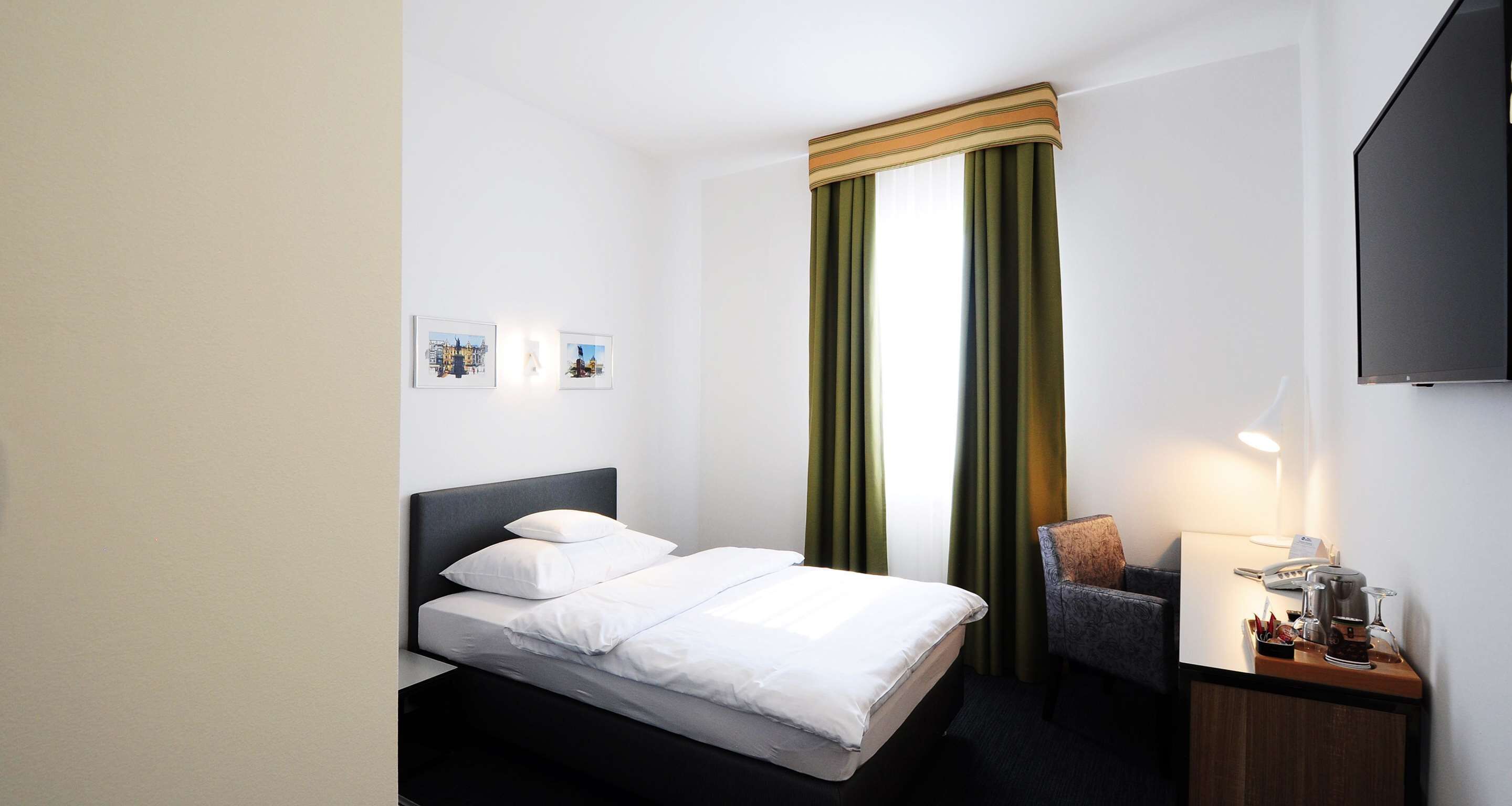 superior room, 1 single bed | premium bedding, down duvets, pillow-top beds, minibar