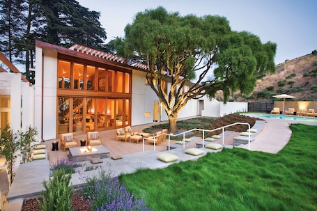 Hot tub, body treatments, aromatherapy, hot stone massages