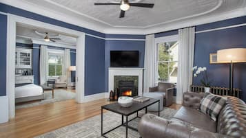 Suite, 1 King-Bett, Stadtblick (Historic) | Hochwertige Bettwaren, kostenlose Minibar, Zimmersafe