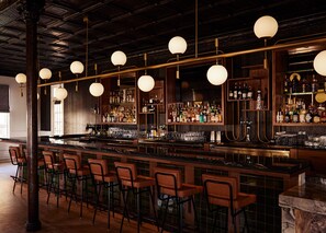 2 restaurants, breakfast, lunch, dinner served; Californian cuisine