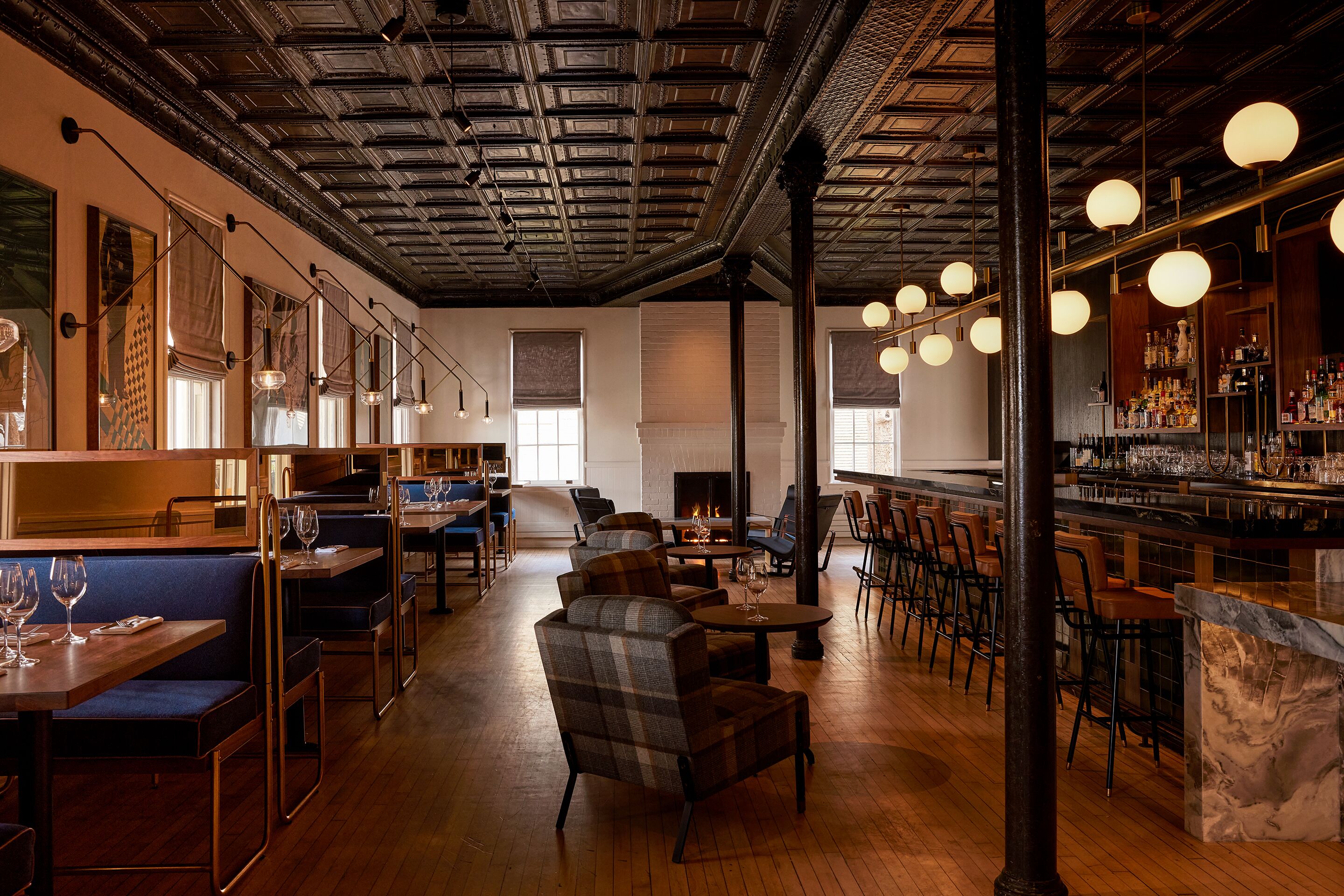 2 restaurants; breakfast, lunch, dinner and brunch served 
