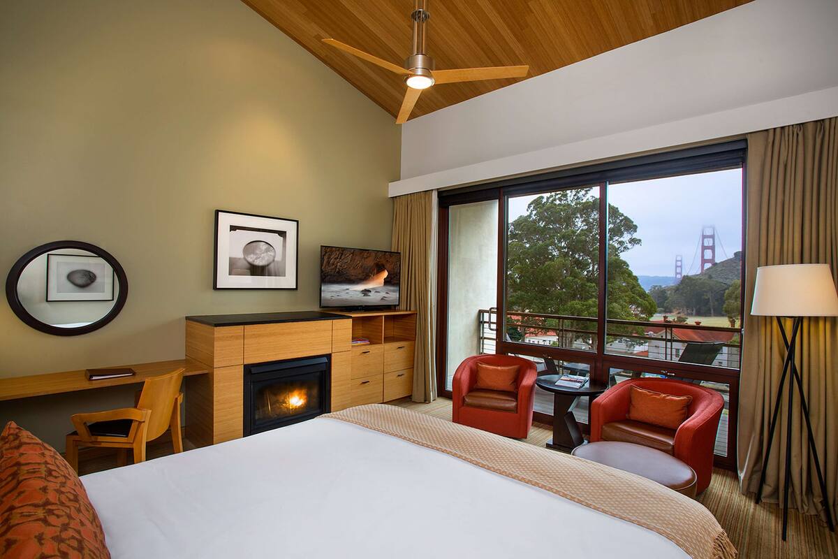 Premium bedding, minibar (free items), in-room safe, desk