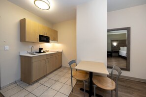 Blackout curtains, iron/ironing board, free cots/infant beds - Red Roof Inn Panama City (Panama City)