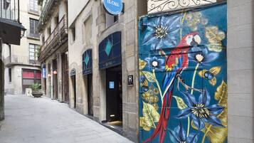 Vista frontal de la propiedad