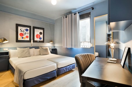 In-room safe, desk, free WiFi. Hotel El Call