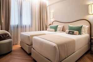 Caja de seguridad en la habitación, escritorio y cortinas blackout 