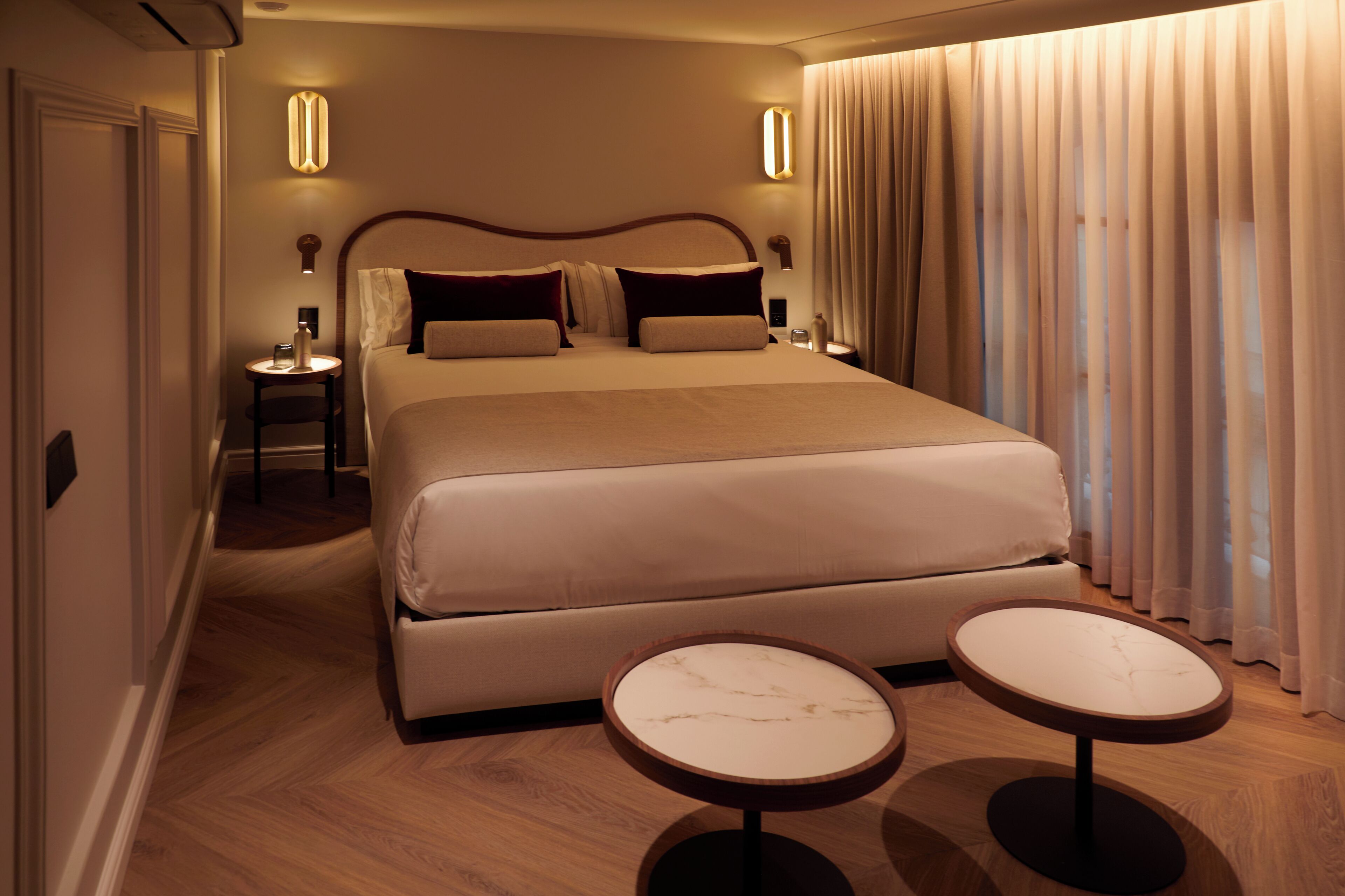 Coffres-forts dans les chambres, bureau, rideaux occultants