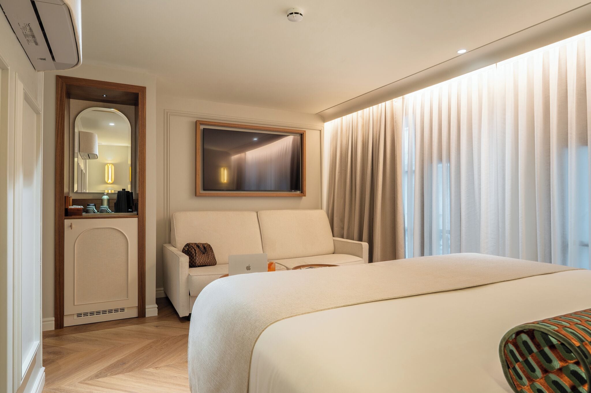 Superior Double Room | In-room safe, desk, blackout drapes, iron/ironing board