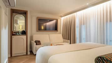 Superior Double Room | In-room safe, desk, blackout drapes, iron/ironing board