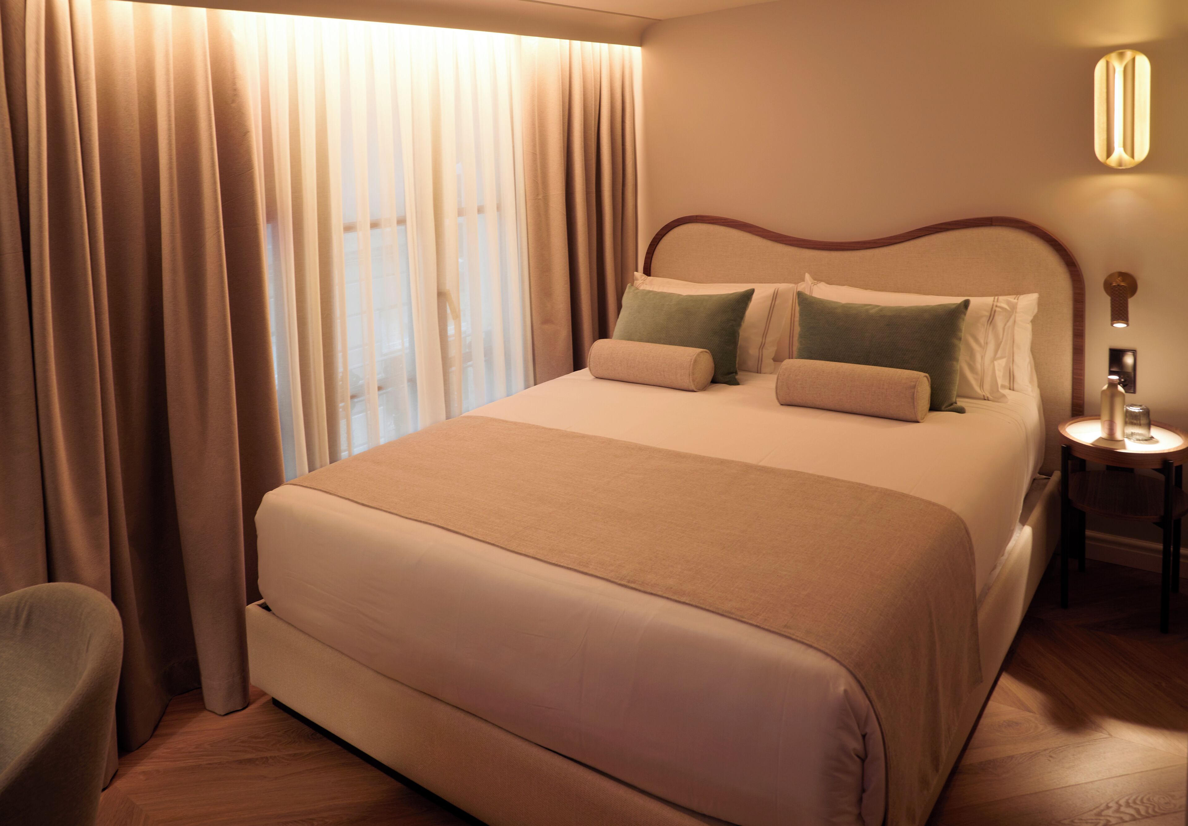 Coffres-forts dans les chambres, bureau, rideaux occultants