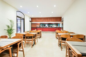 Tägliches kontinentales Frühstück gegen Gebühr