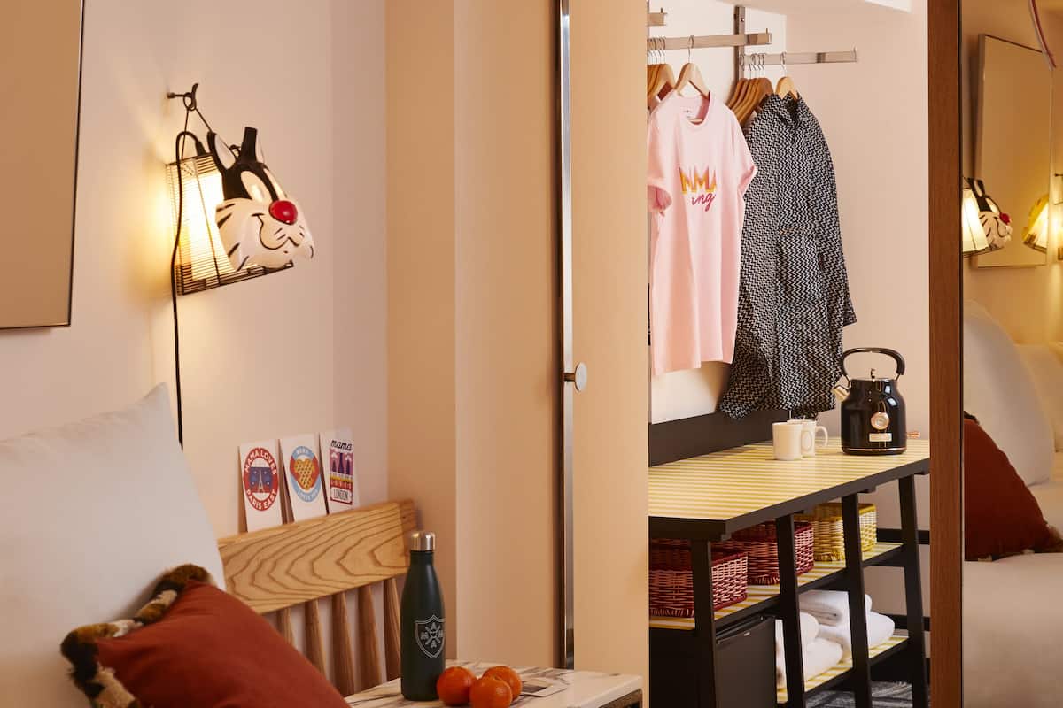 Double Room, 1 Katil Kelamin (Double), Accessible (Large Mama) | Peralatan tempat tidur premium, peti besi dalam bilik, meja