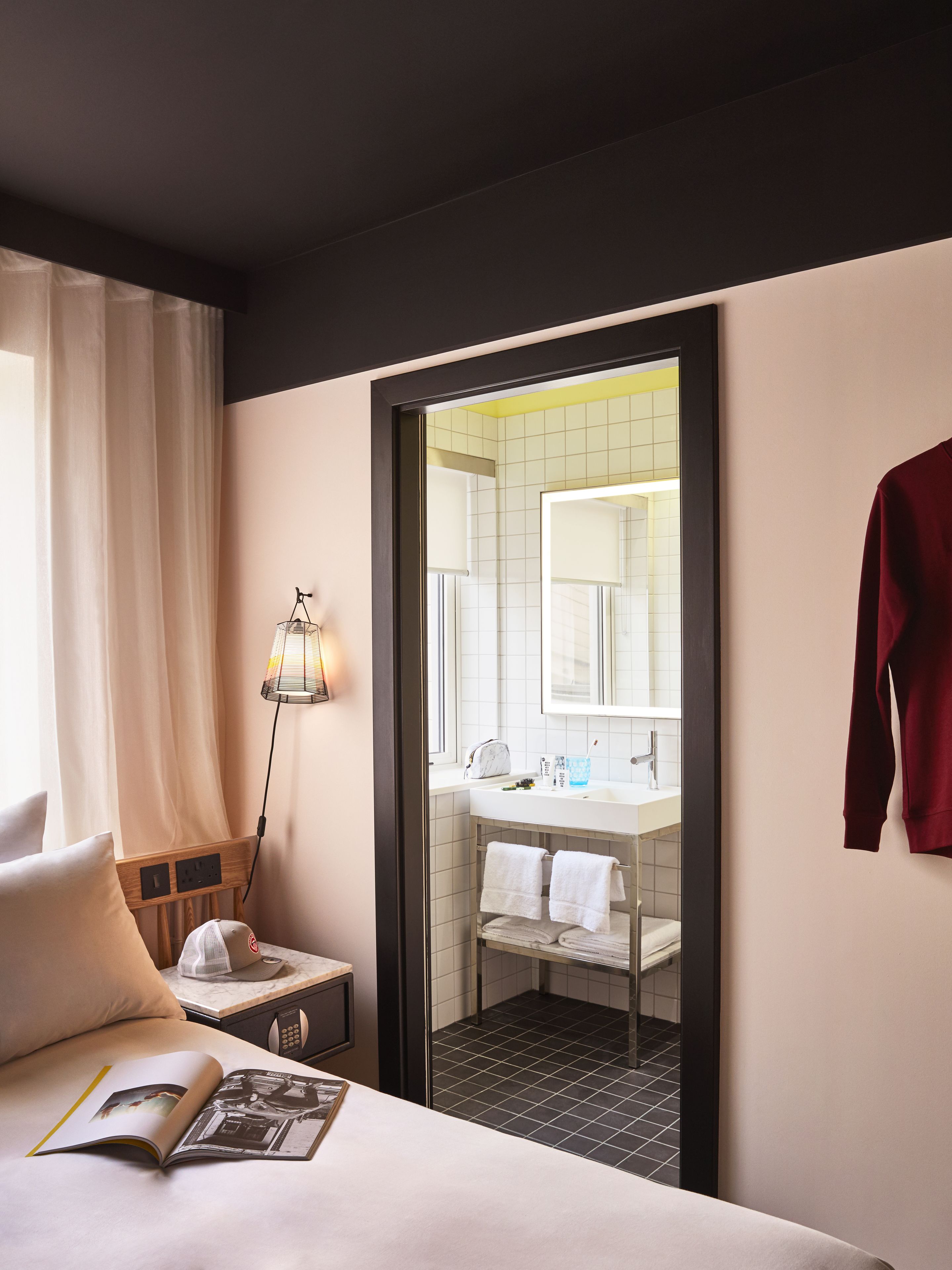 double room, 1 double bed (small mama) | premium bedding, in-room safe, desk, soundproofing