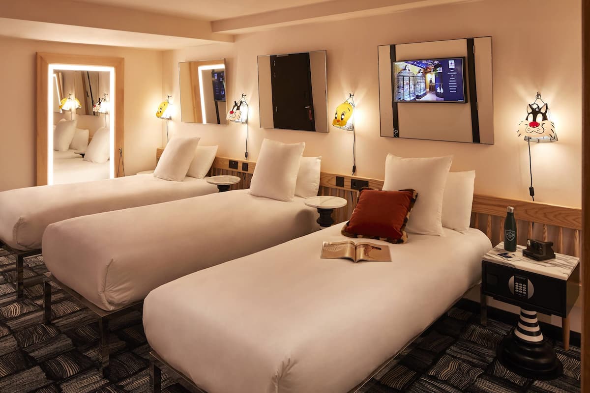 Triple Room, 3 Single Beds (Large Mama) | Premium bedding, in-room safe, desk, soundproofing