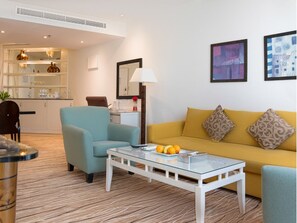 Ropa de cama de alta calidad y minibar 