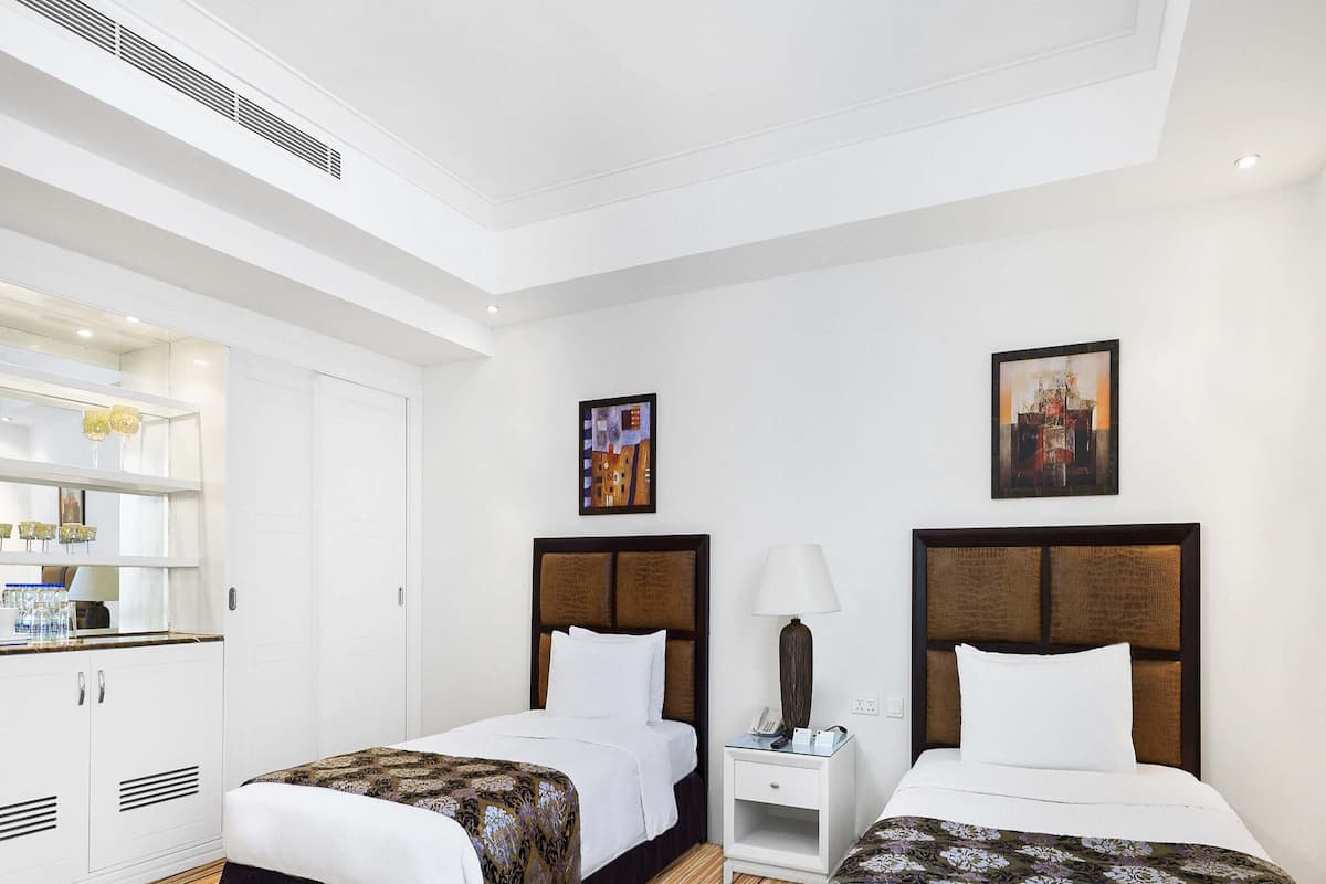 Classic Twin Room | Premium bedding, minibar, in-room safe, individually furnished