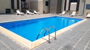 Outdoor pool - Al Muntazah Plaza (Doha)