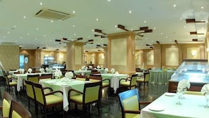 Buffet breakfast for a fee - Al Muntazah Plaza (Doha)