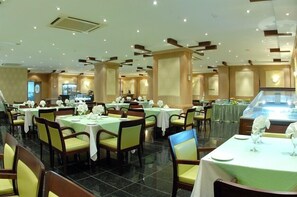 Breakfast (QAR 35 per person) - Al Muntazah Plaza (Doha)