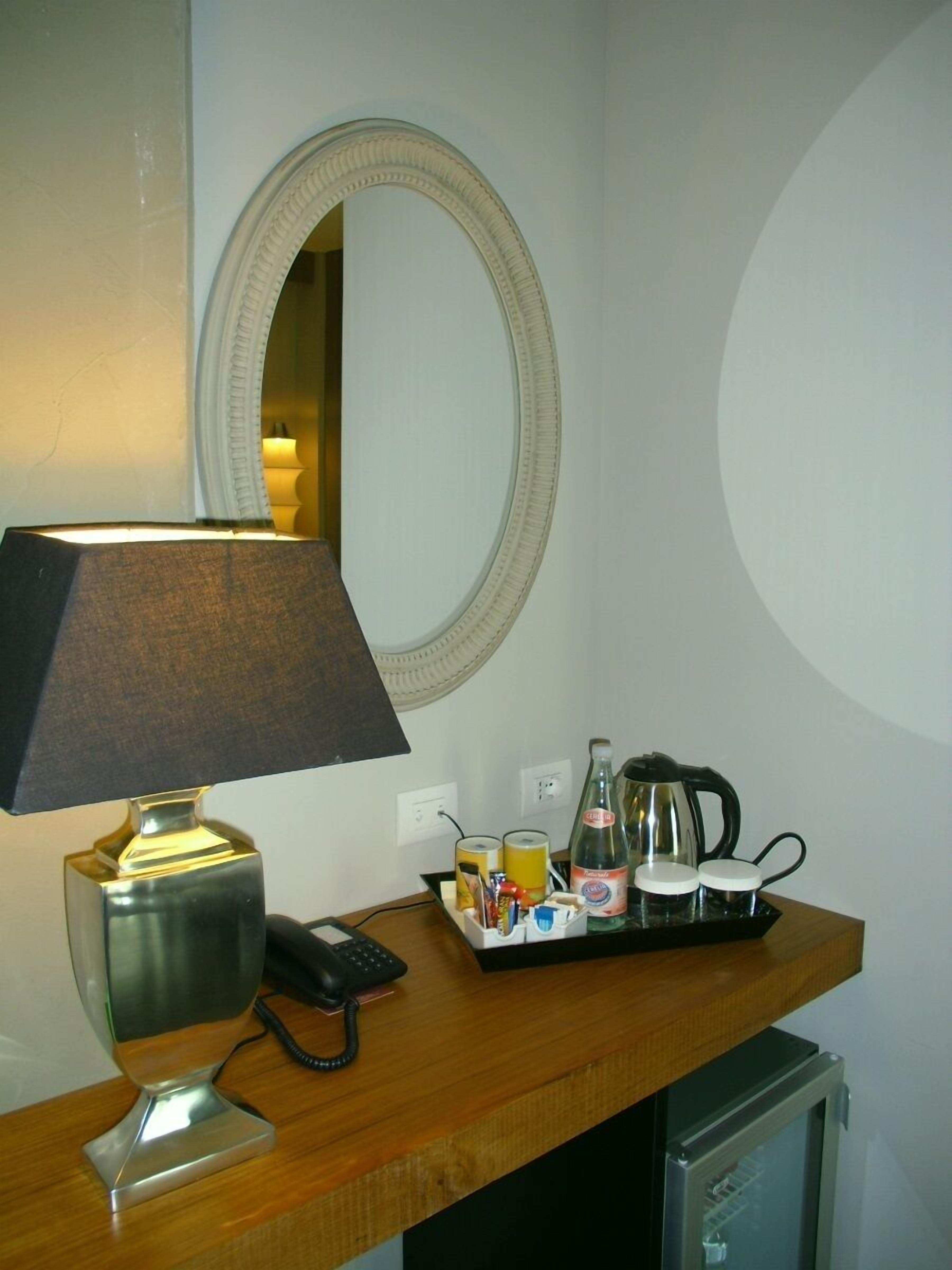 deluxe room, 1 king bed | 1 bedroom, down duvets, minibar, in-room safe