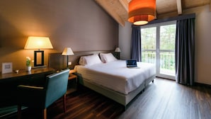 Dundyner, minibar, safe på rommet og skrivebord