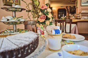 Daily buffet breakfast for a fee - Hotel Victoria (Taormina)