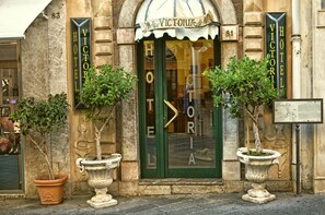 Property entrance - Hotel Victoria (Taormina)