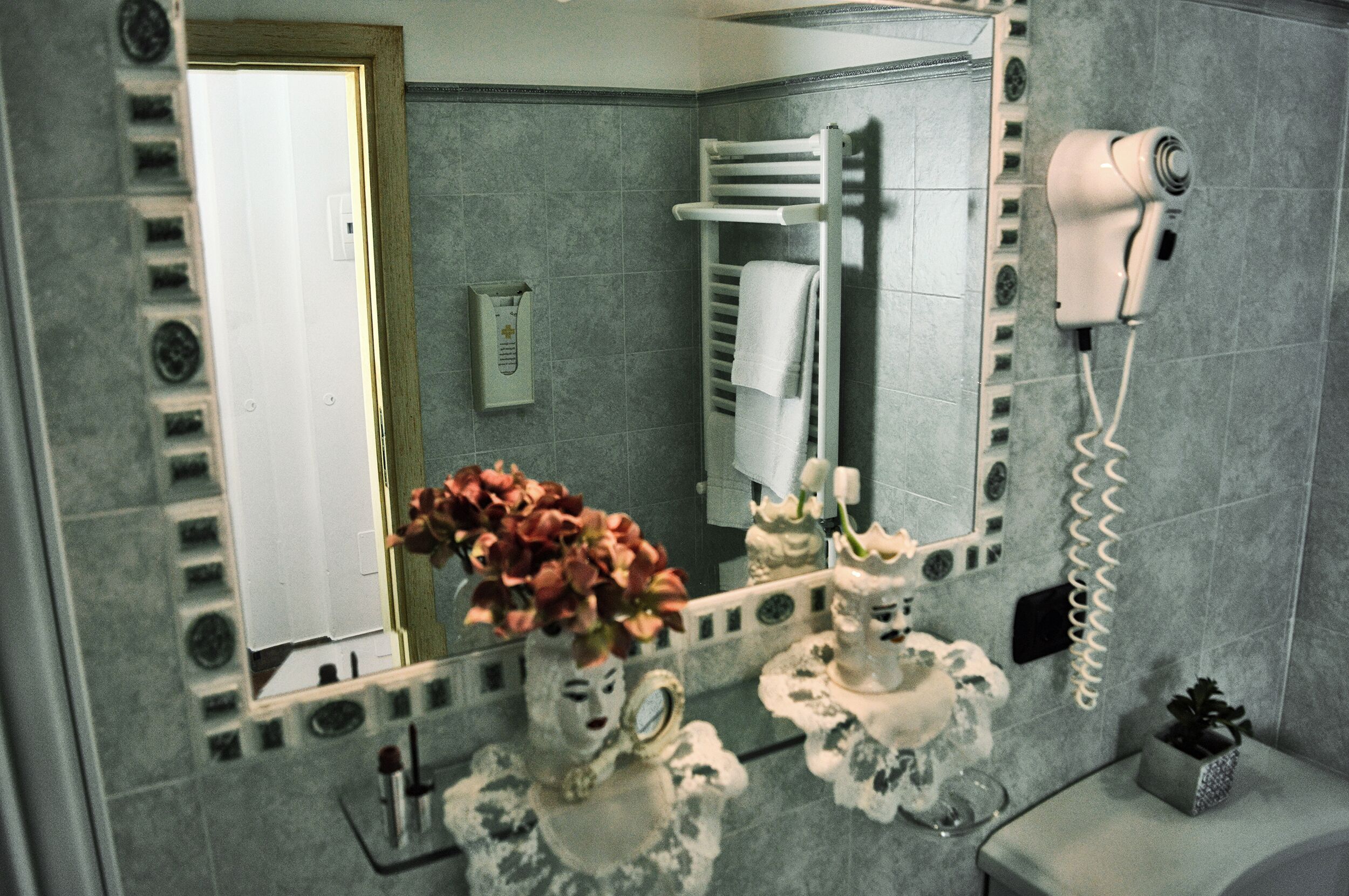 shower, free toiletries, hair dryer, bidet