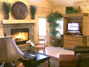 Living area - Oakmont Hills Resort and Golf Course (Ridgedale)