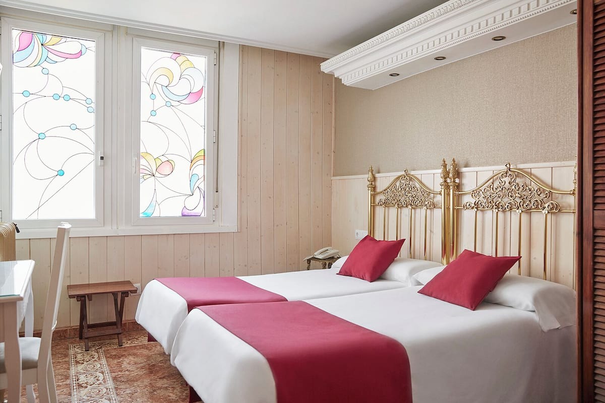 Down duvets, desk, laptop workspace, free WiFi