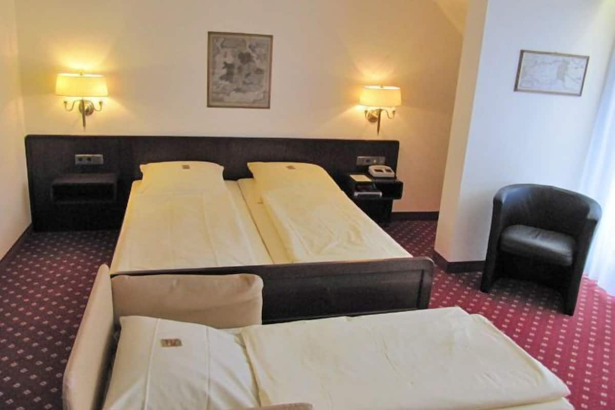 Triple Room | 1 bedroom, hypo-allergenic bedding, down comforters, in-room safe