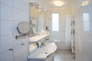 Family Apartment | Bathroom | Free toiletries, hair dryer, slippers, towels