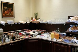Daily buffet breakfast for a fee