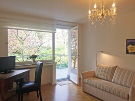 Condo conforto | Roupas de cama antialérgicas, edredons de pluma, cofres nos quartos