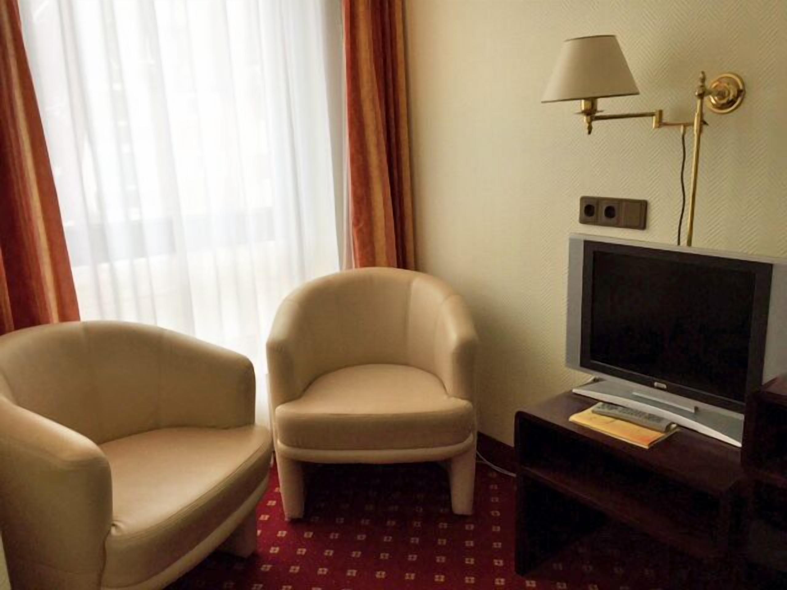 double room | living area | 32-inch tv with satellite channels