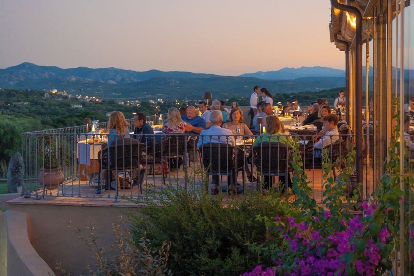 Breakfast, lunch and dinner served